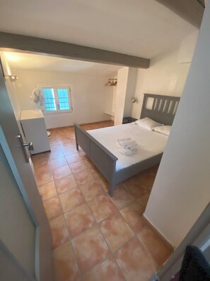 2 bedrooms, iron/ironing board, free WiFi, bed sheets - Charming stone house with garage - Cœur historiqueUzès (Uzés)