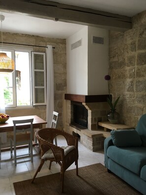 TV - Charming stone house with garage - Cœur historiqueUzès (Uzés)