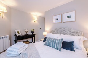 3 chambres, fer et planche à repasser, Wi-Fi, draps fournis