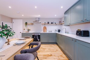 Private kitchen - Cathedral View - Hop, Skip & Jump to the Cathedral (Ripon)