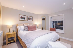 3 slaapkamers, een strijkplank/strijkijzer, wifi, beddengoed