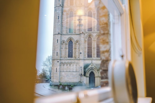 Cathedral View - Hop, Skip & Jump to the Cathedral