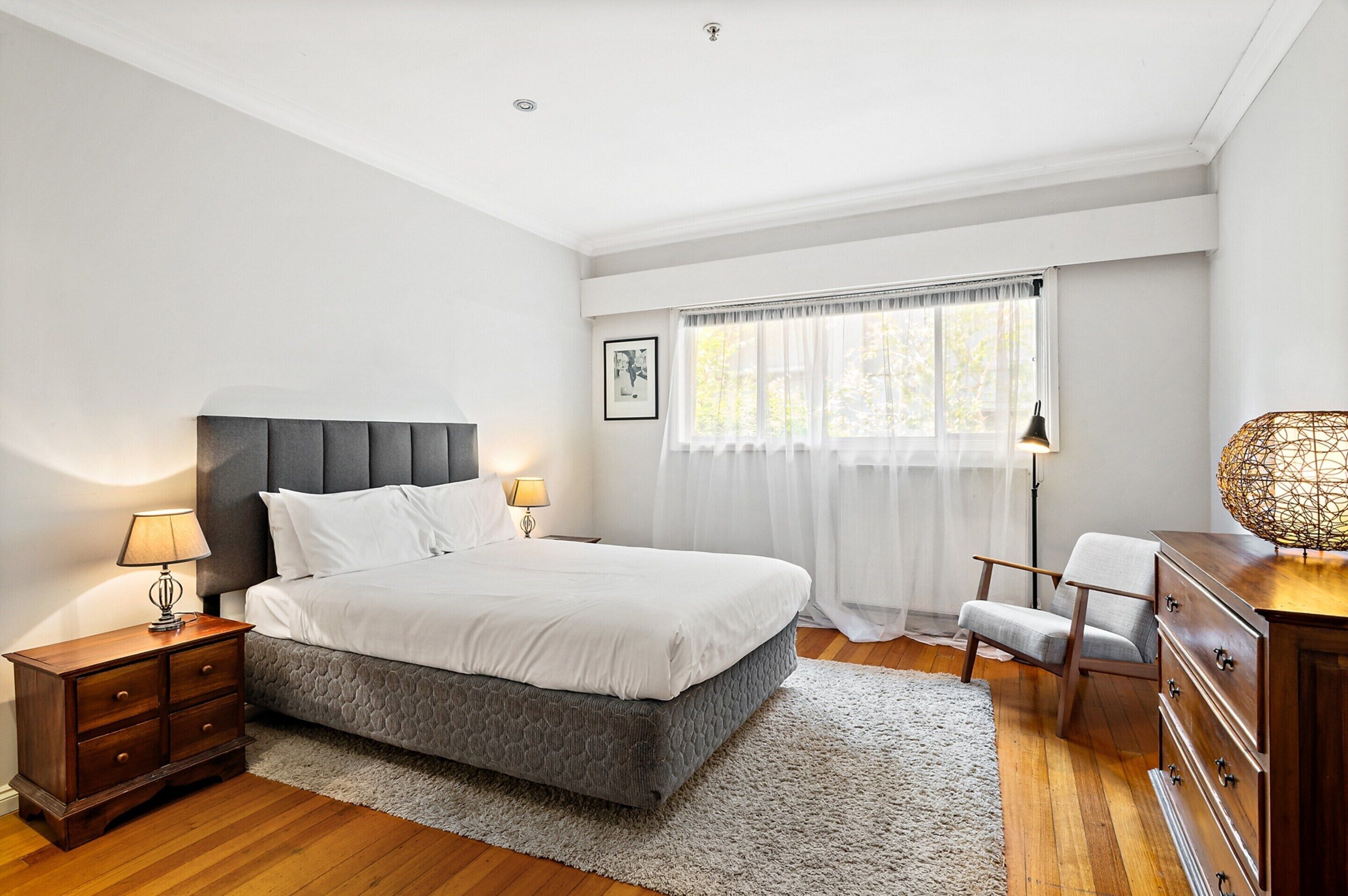 Apartment | 5 bedrooms, laptop workspace, bed sheets