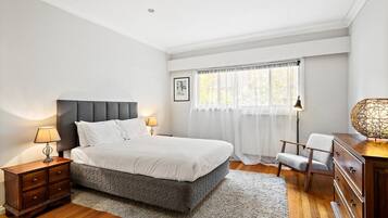 Apartment | 5 bedrooms, laptop workspace, bed sheets