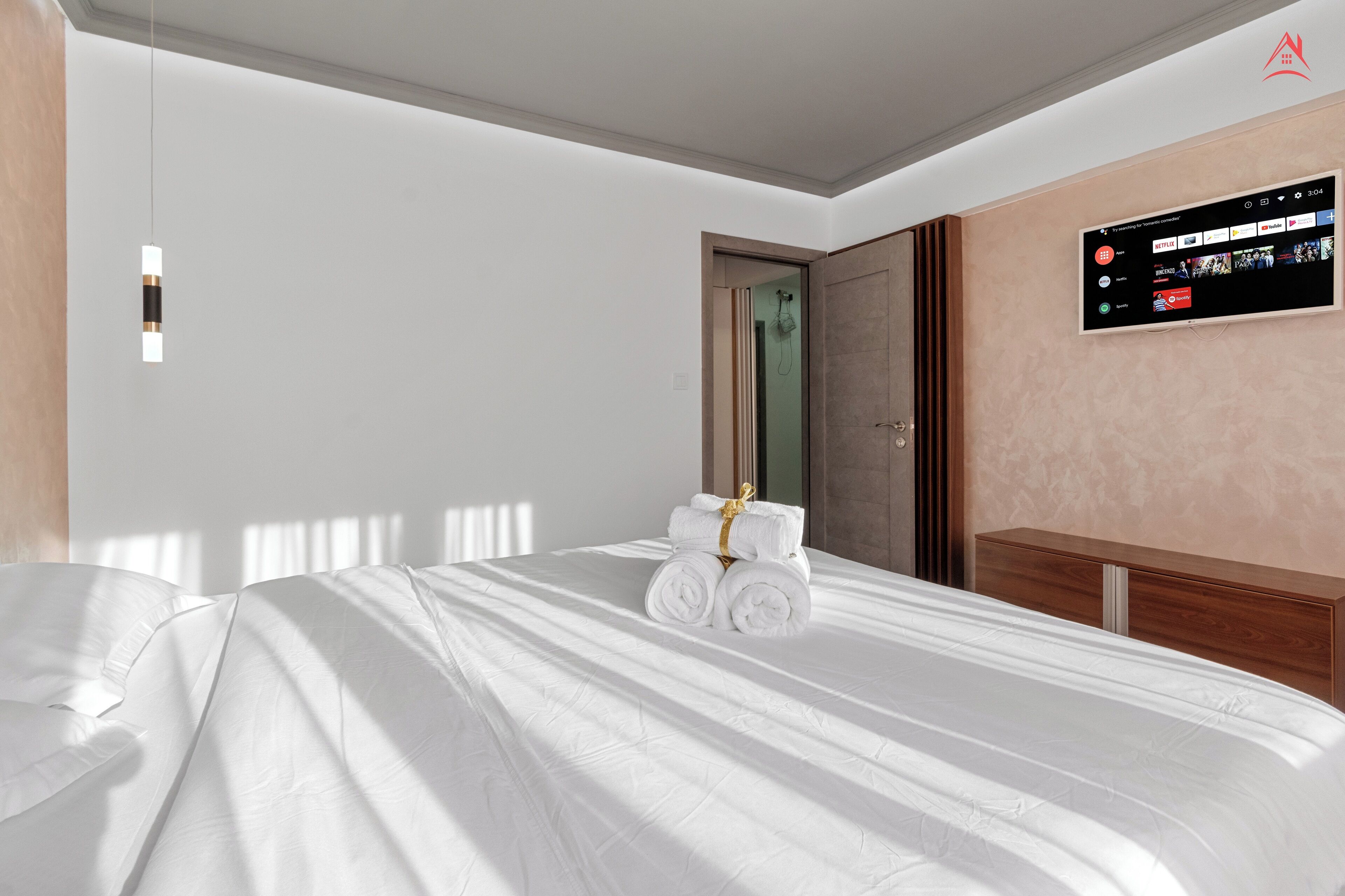 Blendingsgardiner, strykejern/-brett og wi-fi (inkludert)