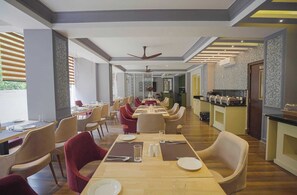 Dining - Meto Pema Hotel  (Phuntsholing)