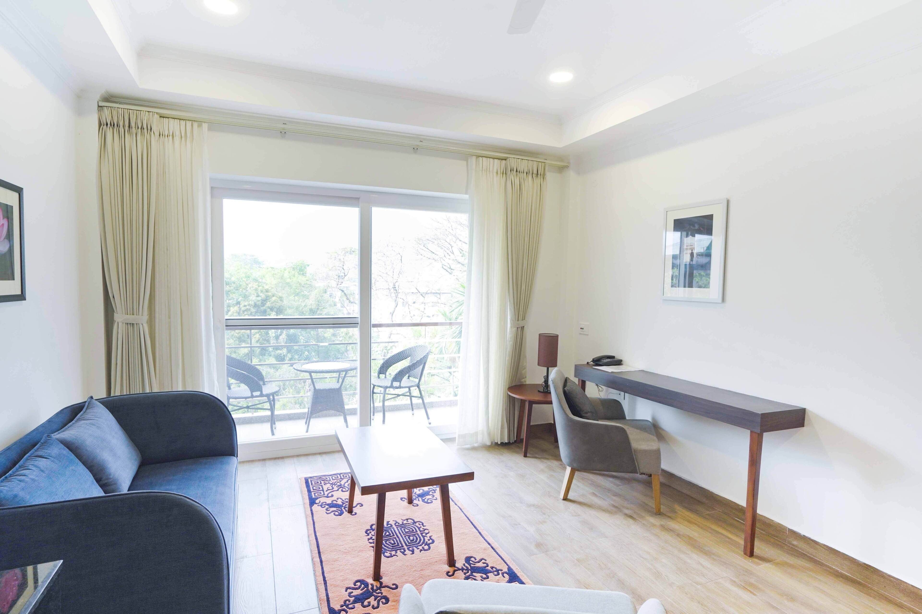 Suite, vista a la ciudad | Área de sala de estar