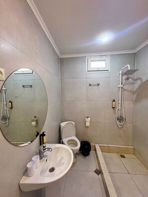 Classic Double Room | Bathroom | Free toiletries, soap, shampoo, toilet paper - Churchkhela (T'bilisi)