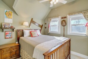 6 bedrooms, desk, travel cot, Internet - Walk to Boat Launch! 'Heritage House of Lakeport' (Lakeport)