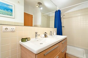 Shower, bidet, towels - Amaia - Javea, Costa Blanca (Javea)