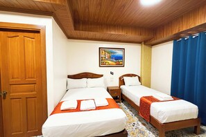 华丽三人房 | 办公桌、免费 WiFi