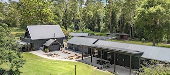 Peaceful 4 acre retreat, entire property & 3 dwellings. Perfect for families