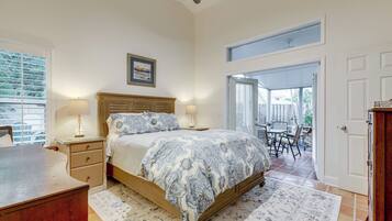 3 bedrooms, desk, iron/ironing board, Internet