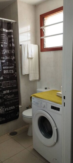 Hair dryer, towels, soap, toilet paper - Enjoyable sea view top floor studio in prime location in Puerto de la Cruz (Puerto de la Cruz)