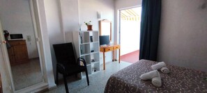 1 bedroom, free WiFi, bed sheets - Enjoyable sea view top floor studio in prime location in Puerto de la Cruz (Puerto de la Cruz)