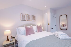 5 dormitoris, planxa i posts de planxar, Internet i roba de llit 