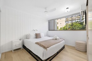 3 bedrooms, desk, iron/ironing board, travel cot - Shanana Kings Beach Escape (Kings Beach)