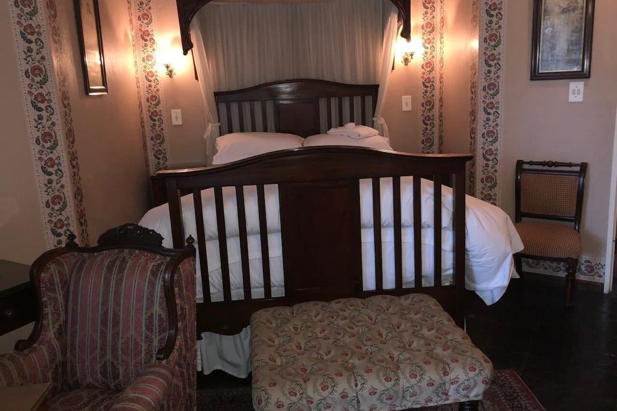 Standard Double or Twin Room, Courtyard View | Desk, laptop workspace, free WiFi