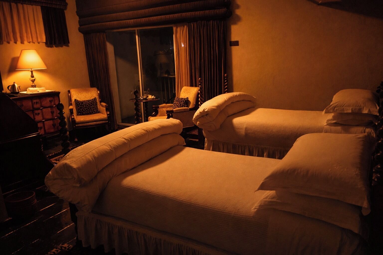 Bureau, espace de travail pour ordinateur portable, Wi-Fi gratuit