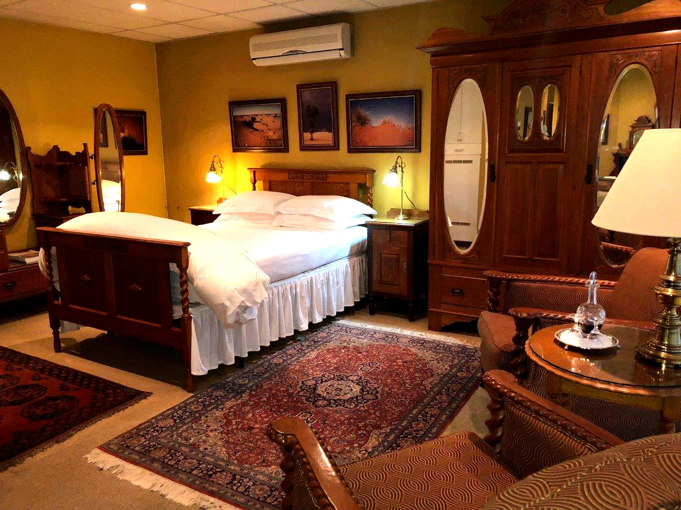 The Kalahari | Työpöytä, kannettavalle tietokoneelle sopiva työtila, ilmainen Wi-Fi