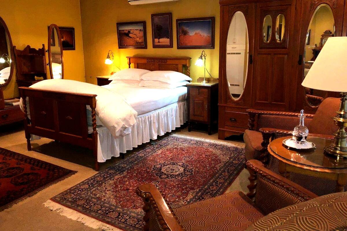 The Kalahari | Työpöytä, kannettavalle tietokoneelle sopiva työtila, ilmainen Wi-Fi