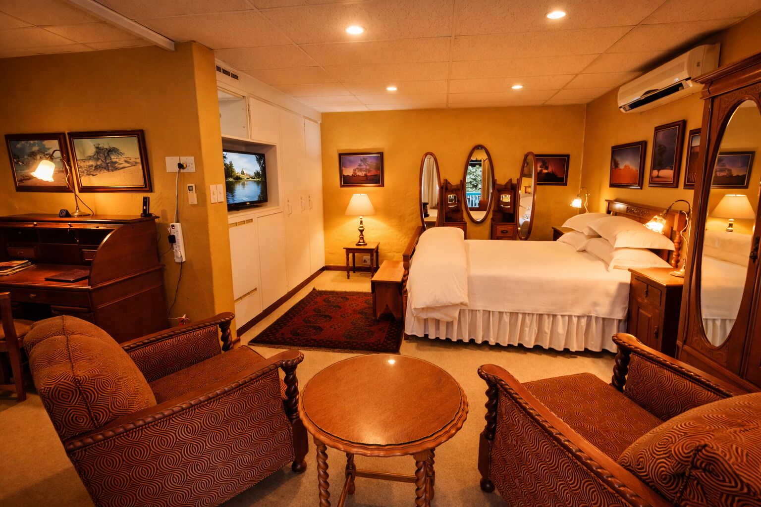 Bureau, espace de travail pour ordinateur portable, Wi-Fi gratuit