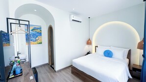 A hotel room with a bed, a TV, a bathroom, and a painting on the wall. - Hotel SHOL Ninh Chu (Ninh Chu)