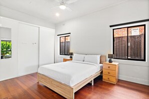 Apartment | 2 bedrooms, bed sheets - Quiet 2-bed Home in Pascoe Vale South (Melbourne)