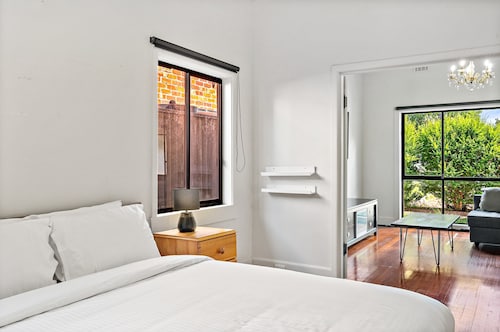 Quiet 2-bed Home in Pascoe Vale South