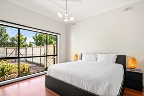 Apartment | 2 bedrooms, bed sheets - Quiet 2-bed Home in Pascoe Vale South (Melbourne)
