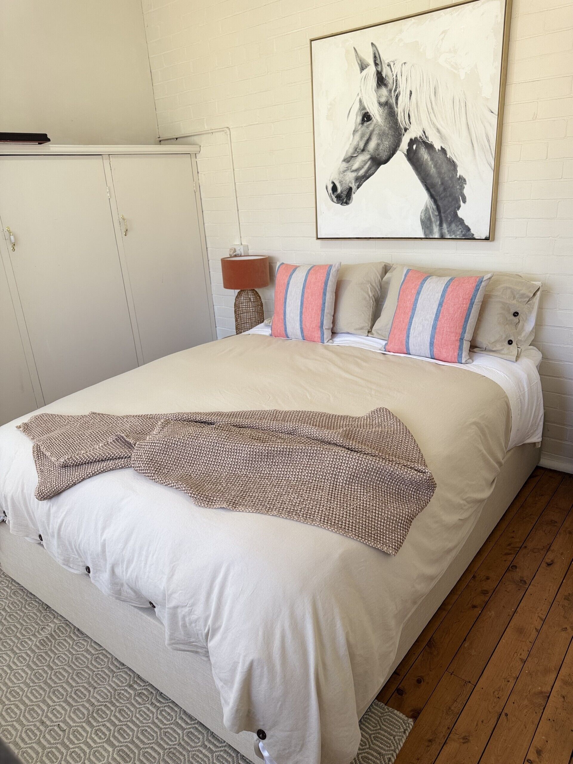 4 bedrooms, iron/ironing board, Internet, bed sheets