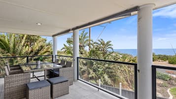 Apartment | Outdoor dining