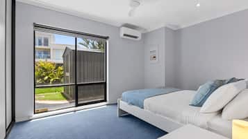 Apartment | 5 bedrooms, laptop workspace, bed sheets