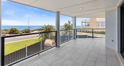 Wine Region Coastal Retreat on The Esplanade