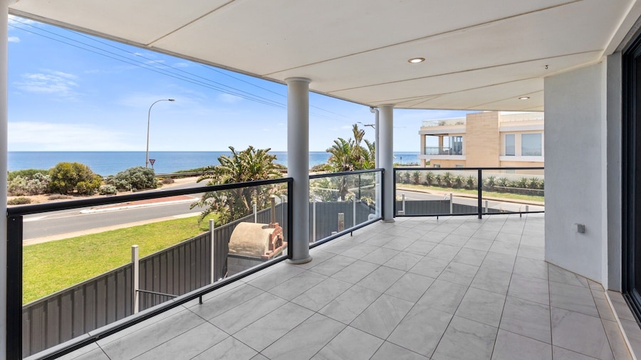 Wine Region Coastal Retreat on The Esplanade