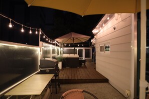 Terrace/patio - Cozy Romantic Studio with Private Terrace near Gyeongui Line Forest Park (Seoul)