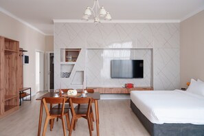 Comfort Double Room, Lake View | Hypo-allergenic bedding, individually decorated, individually furnished