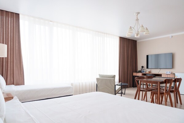 Family Triple Room, Lake View - Ton Azure Hotel (Tong)