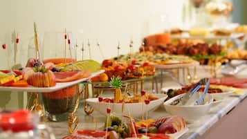 Free daily buffet breakfast