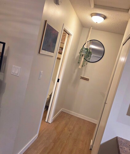 NO Clean Fee• Cozy Home•1K+2Q•New Modular Couch that can arrange to bed•Yard+BBQ