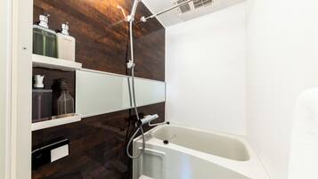 Comfort Twin Room | Bathroom | Combined shower/tub, hair dryer, towels, shampoo