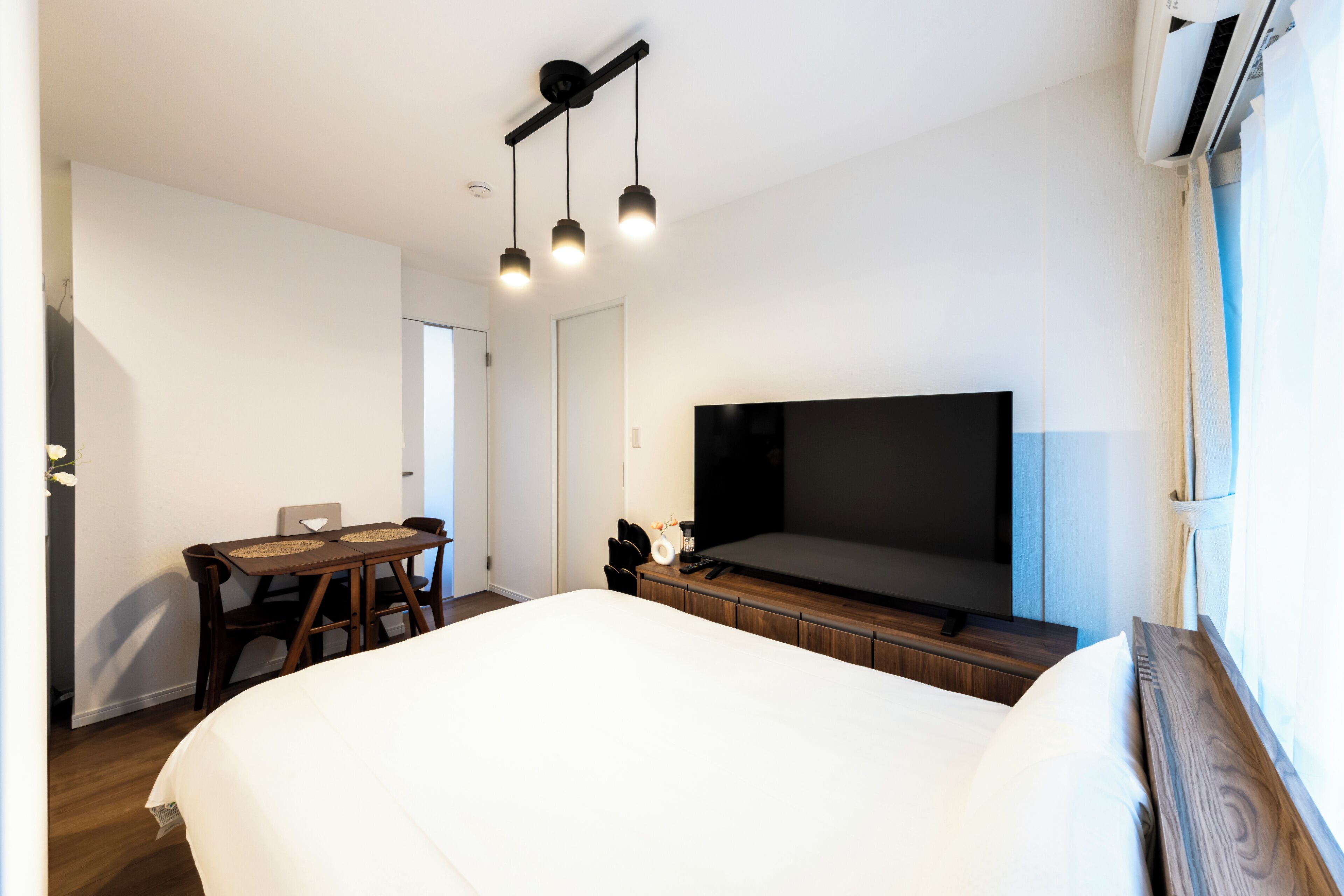 Habitación Confort con 2 camas individuales | Escritorio y wifi gratis 