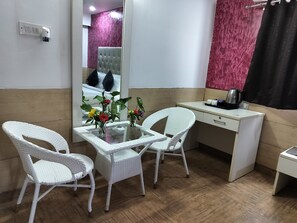 Luxury Double Room, Balcony, River View | Interior - Lemonwood Riverside Premium Resort (Ramnagar)