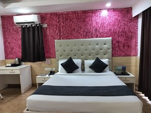 Luxe tweepersoonskamer, balkon, uitzicht op rivier | Geluiddichte muren, gratis wifi