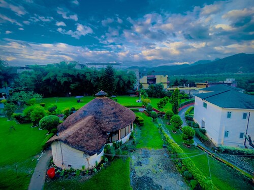 Lemonwood Riverside Premium Resort