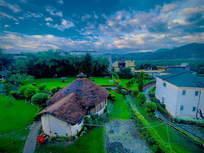 Lemonwood Riverside Premium Resort