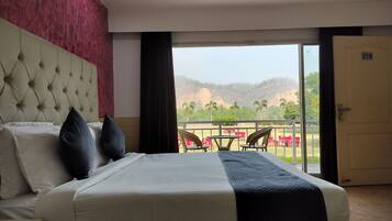 Luxury Double Room, Balcony, River View | Soundproofing, free WiFi