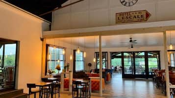 Phòng 3, quang cảnh vườn | Khu ăn uống | Phục vụ bữa trưa và bữa tối