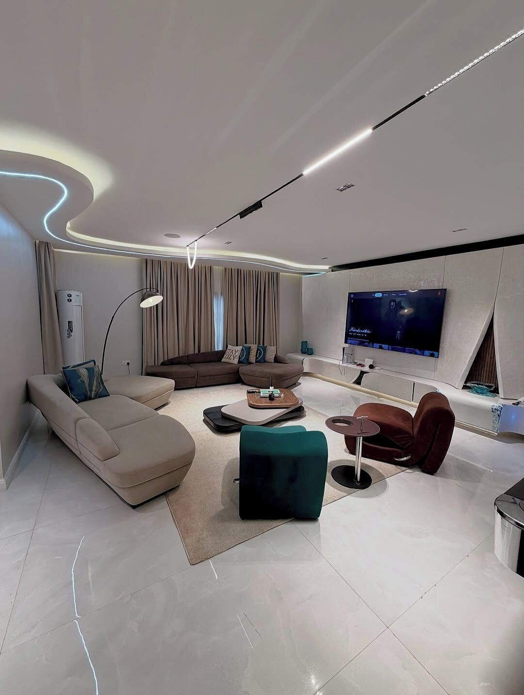 Quarto luxo, sacada, vista para a cidade | Parte interna