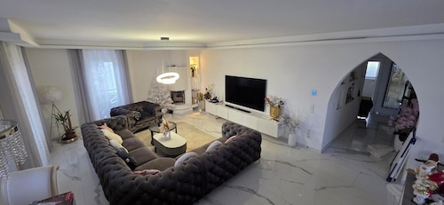 Luxury Design Apartment with fireplace  Balcony & Spa Bathroom